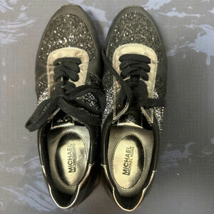 Nwot Michael Kors leather shoes size 9.5, 1 inch heel lift